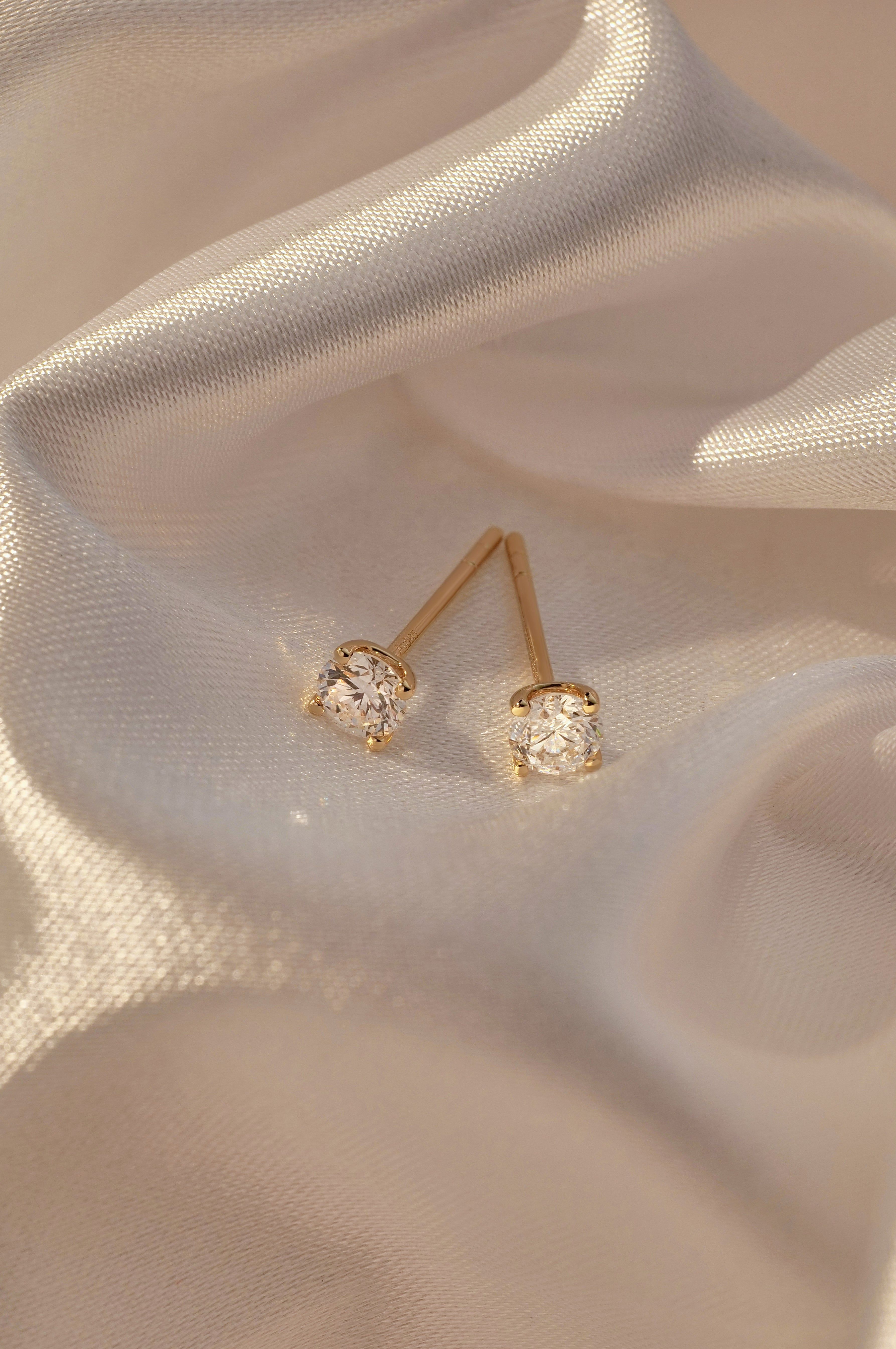 Round Cut Studs